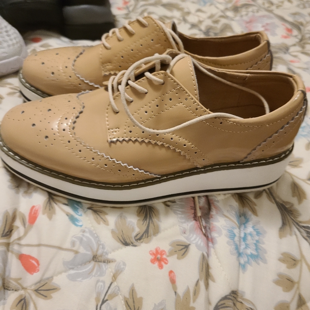 Tan shoes by Dadawen